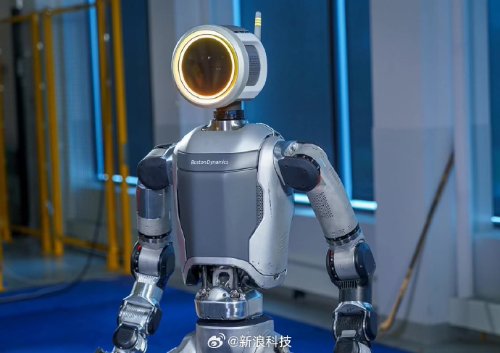 波士顿动力推出全新电动人形机器人 能表情 会跳跃